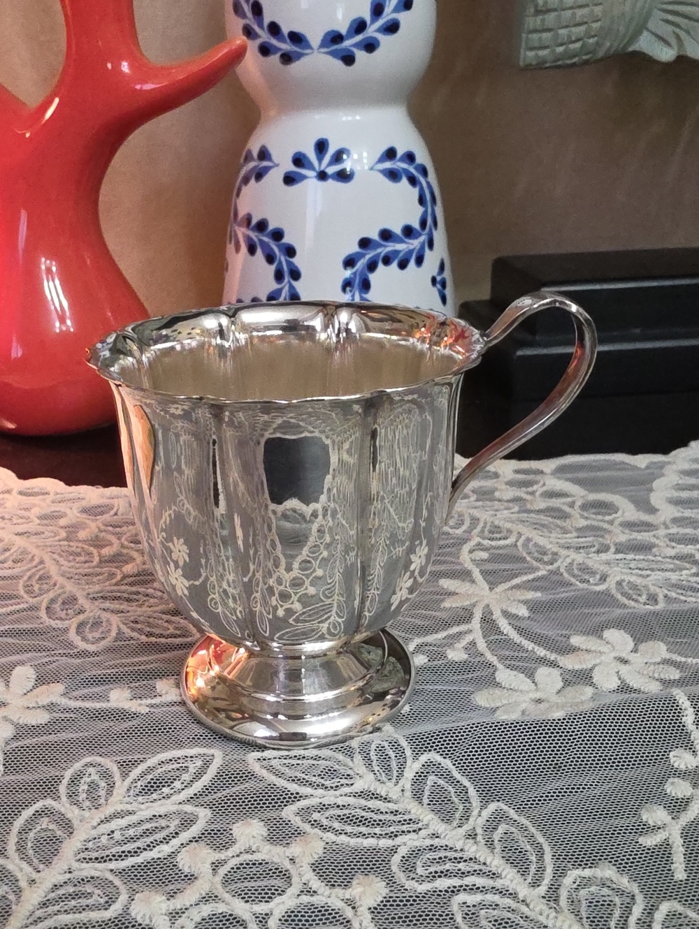 Elegant Silver-Tone Creamer Pitcher with Scalloped Rim